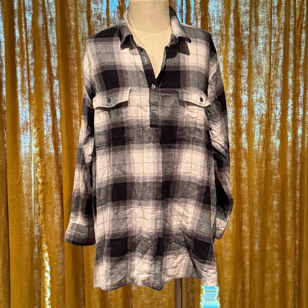 Old Navy Gray and Black Plaid Maternity Shirt - Picture 1 of 4